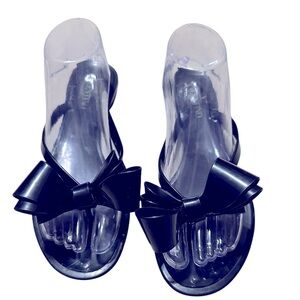 Pre-Owned Valentino Garavani
Black Size 39 Thong Sandals
